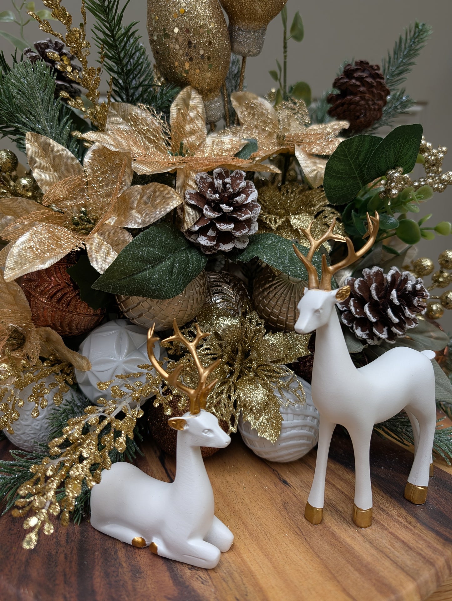 Reindeer Gold Wood Base Centerpiece