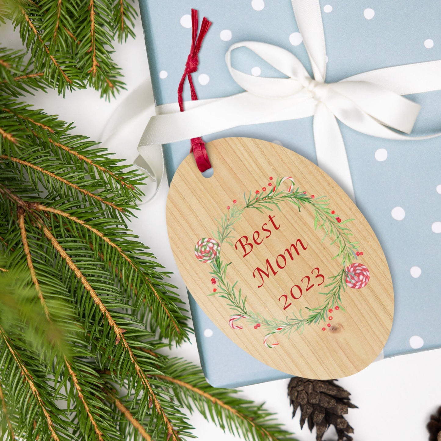 Best Mom Christmas Ornament/Personalized Wood Ornament/Mom Birthday Present/Mom Customized Christmas Gift/Trending Now/Personal